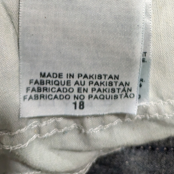 Woman's Sz 18 (40"X10") LEVI Levi Strauss Signature Dark Blue Bermuda Shorts - Picture 5 of 8